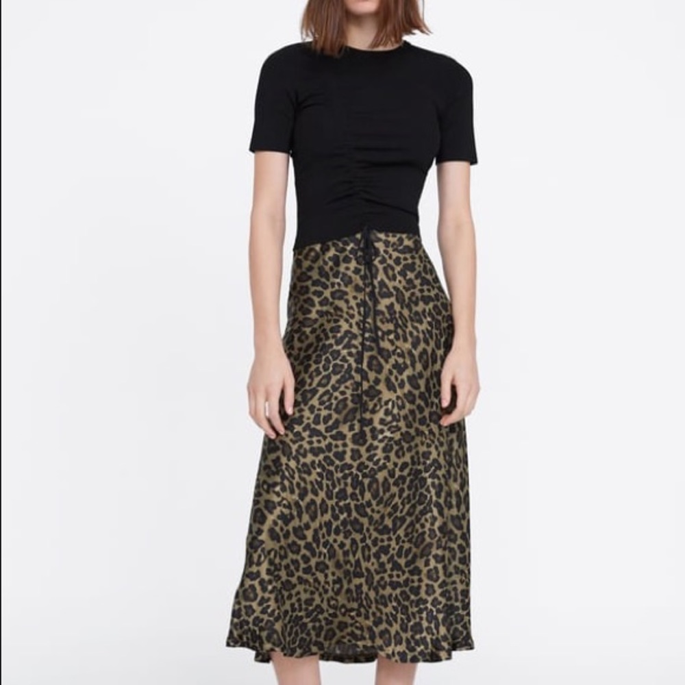 Leopard print midi skirt